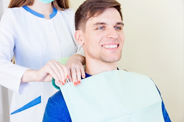 ¿Qué es y cómo se realiza un curetaje dental?