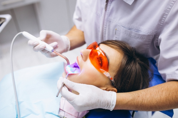 Por qué es mejor el blanqueamiento dental profesional